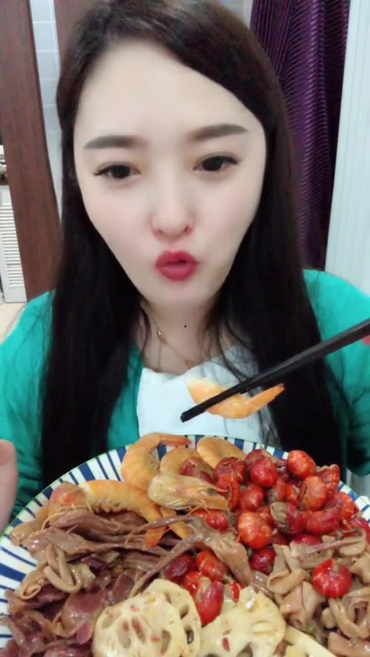 利川小姐姐吃瓜视频,揭秘网络热点的幕后故事