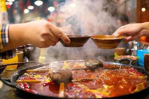 捧瓜可以当火锅吃吗视频,创意美食挑战极限